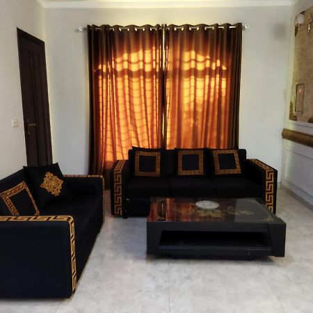 Furnished Private Ground Floor - Pasha House Lägenhet Lahore Exteriör bild