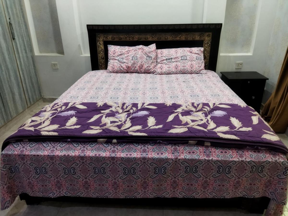 Furnished Private Ground Floor - Pasha House Lägenhet Lahore Exteriör bild